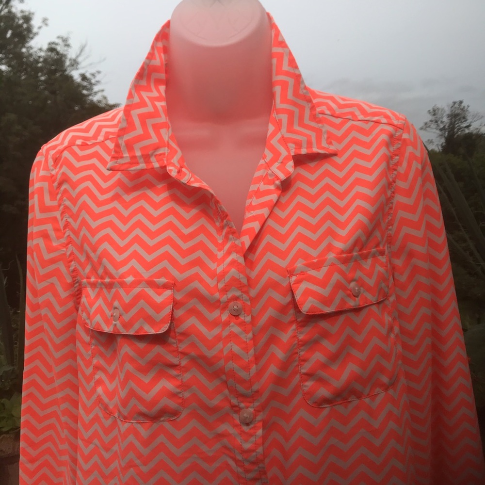 American Eagle Outfitter blouse chevron pattern, M